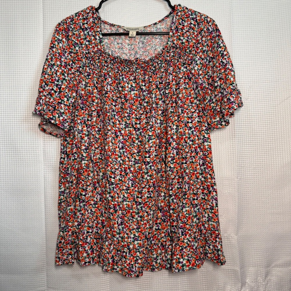 Destination Maternity Floral Top S Multicolor Smocked Neckline Peplum Hem‎